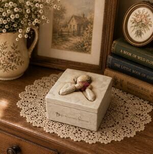 Vintage Willow Tree Trinket Box Love Heartfelt and True 2003